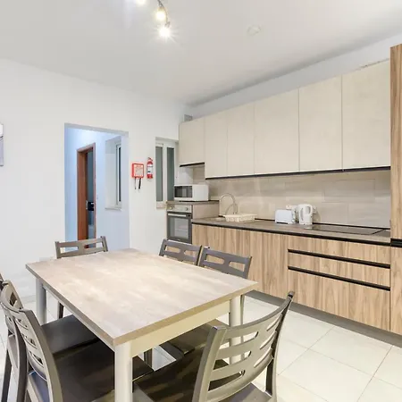 Charming 3br Sliema Apt Steps From The Promenade By 360 Estates *