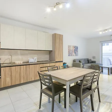 Charming 3br Sliema Apt Steps From The Promenade By 360 Estates Апартаменты *