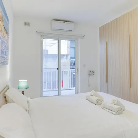 Charming 3br Sliema Apt Steps From The Promenade By 360 Estates * Сент-Полс-Бей